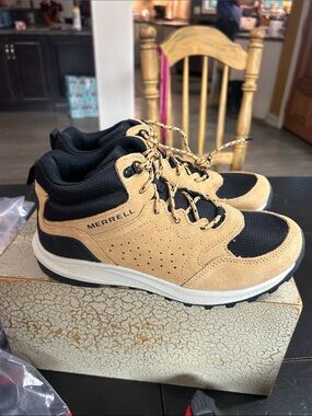 Kids 5M Merrell  Tan and Black Notch Mid-Top Trail boot
